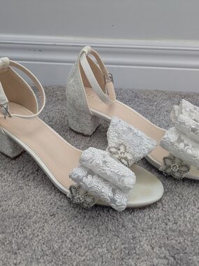 White Crochet Lace Block Heel Sandals with Bow And Flowers (Kailee P)